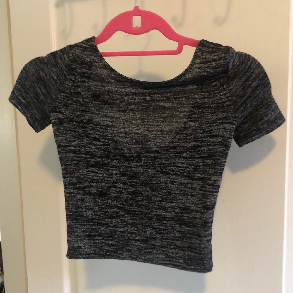 Aritzia grey Wilfred crop top
